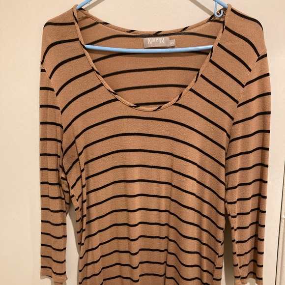 Nation Super cute and comfy top - Picture 1 of 5